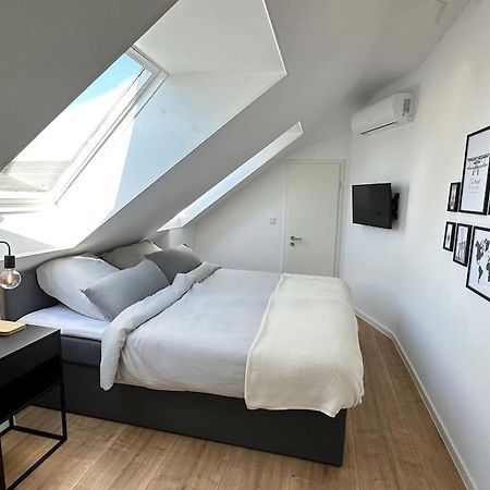 Stylisches Apartment In Zentraler Lage - Mit Klima Karlsruhe Bagian luar foto