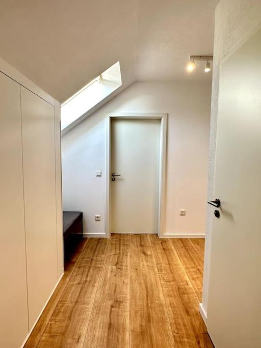 Stylisches Apartment In Zentraler Lage - Mit Klima Karlsruhe Bagian luar foto
