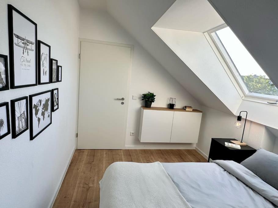 Stylisches Apartment In Zentraler Lage - Mit Klima Karlsruhe Bagian luar foto